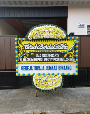 Papan Bunga Duka di Sihitang
